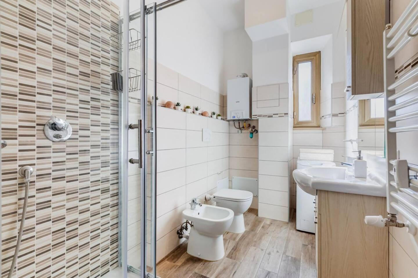 Bright And Spacious 2Bdr Apartment Рим Екстериор снимка